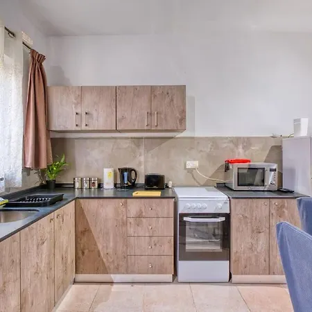 Modern 2Br Apartment, Sleeps 5 Near Stunning Bay * Is-Sellum