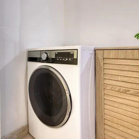 Modern 2Br Apartment, Sleeps 5 Near Stunning Bay Apartment *