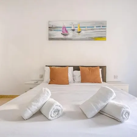 Apartment Modern 2Br Apartment, Sleeps 5 Near Stunning Bay Is-Sellum