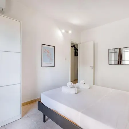 Modern 2Br Apartment, Sleeps 5 Near Stunning Bay *