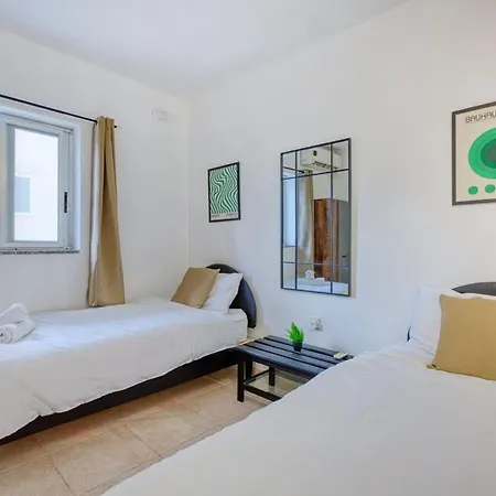 Modern 2Br Apartment, Sleeps 5 Near Stunning Bay * Is-Sellum